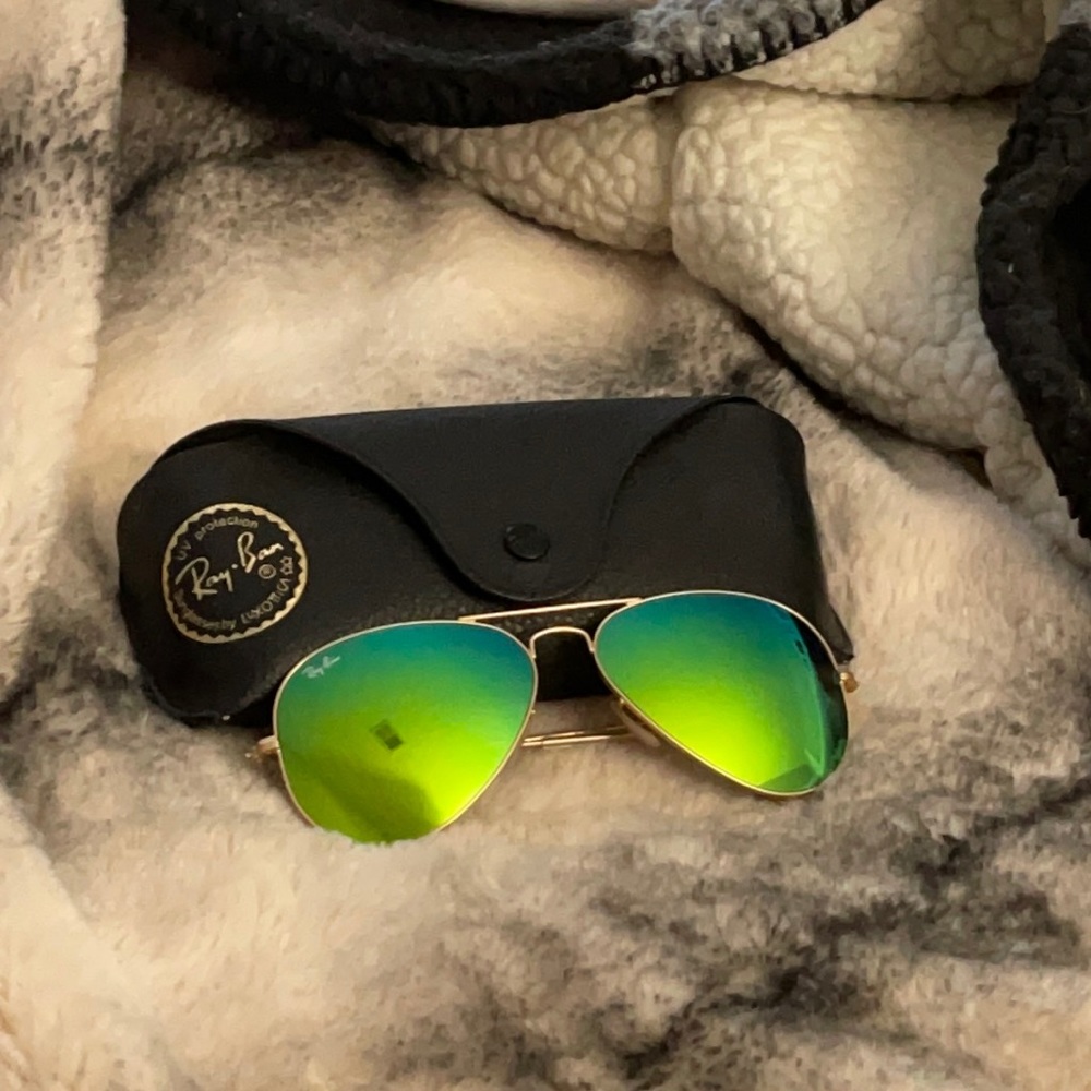 Ray Ban aviator sunglasses. Green lenses.